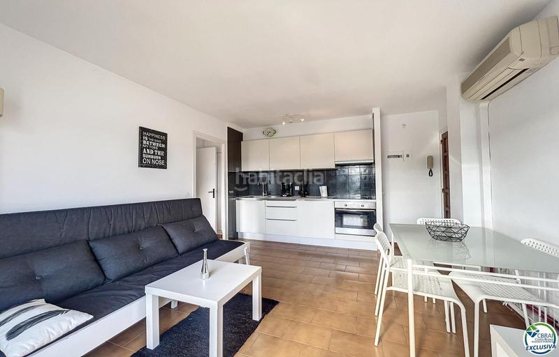 Foto 4c414944-8783-4d39-8488-f98a357ac7f4. Apartamento encantador apartamento con licencia turística sector poblat típic. en Empuriabrava