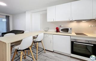 Appartement  Del port joan. Planta baja reformada