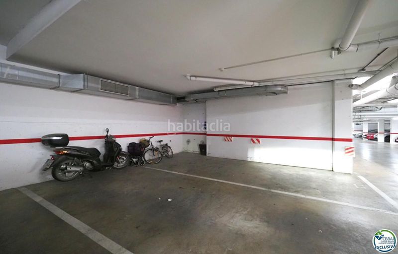 Foto 028f8495-b080-4399-af24-59145e3ca873. Pis amb calefacció aparcament a Centre Roses