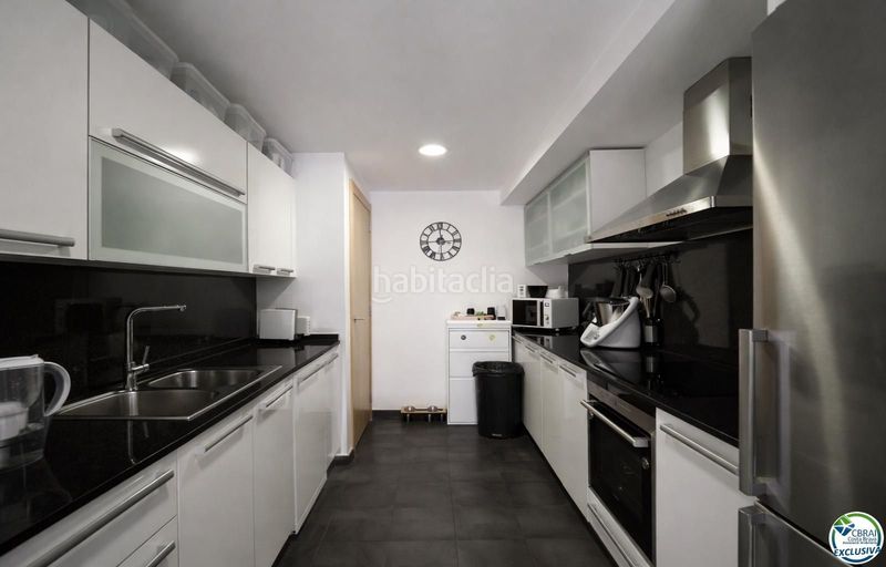 Foto 551f3522-191b-4bf0-a806-6aaa9bbc3d37. Pis amb calefacció aparcament a Centre Roses