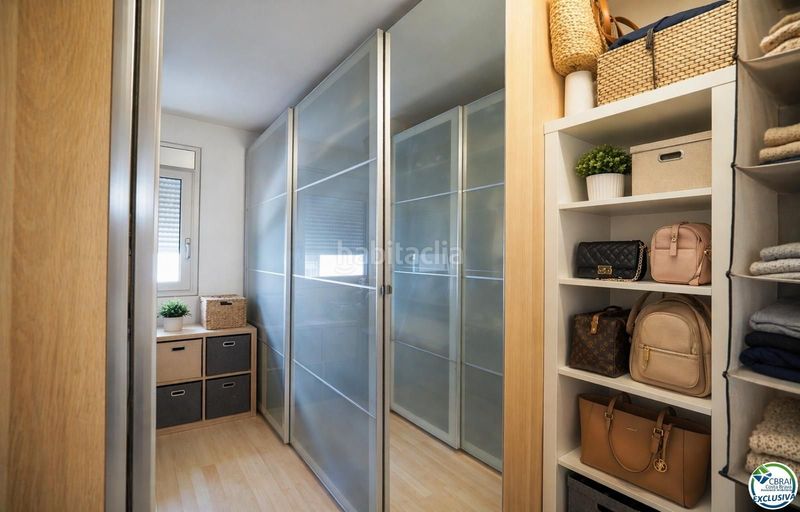 Foto bcbc6a52-bf69-4404-97d5-67a6cc4f78b3. Pis amb calefacció aparcament a Centre Roses