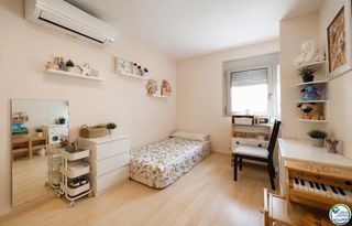 Piso  Tirso de molina. Dúplex ático con gran terraza en el centro de roses