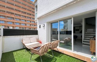 Casa  Avenida de la bocana. Casa con amarre 8x3 en santa margarita  roses