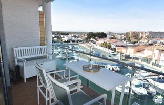 Piso  Calle del cap de la gola. Encantador apartamento con licencia tur�stica y vistas al canal