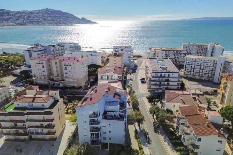 Foto 844e5b7e-28fd-4894-aa03-53a44b9fea3d. Apartament amb aparcament a Salatar Roses
