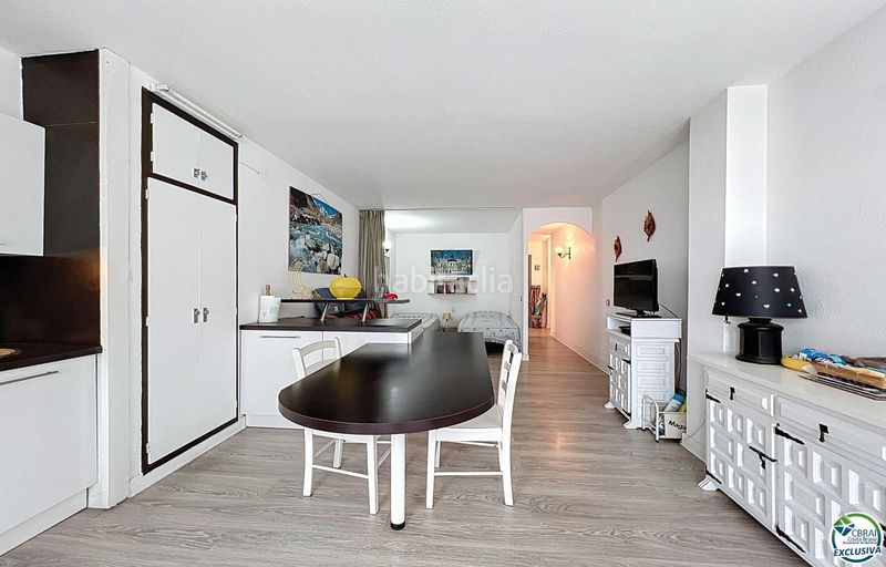 Foto 67dbd193-8bb2-4571-8554-3d4e1ef1a76e. Apartament a Salatar Roses