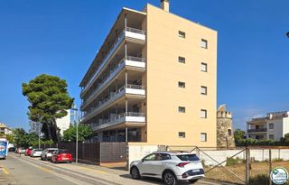 Piso  Calle joanot martorell. A 150 m del mar con piscina y parking  gran oportunidad!