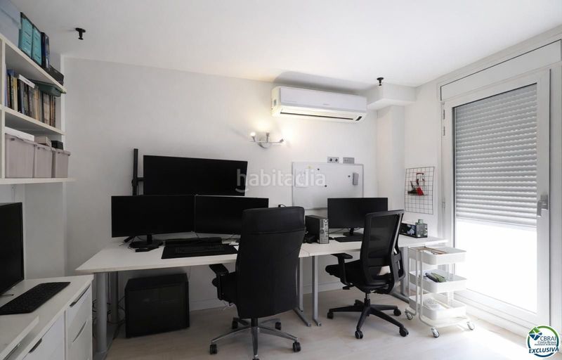 Foto 4be7e5eb-5816-47b3-9051-52d15b6d20df. Pis amb calefacció aparcament a Centre Roses