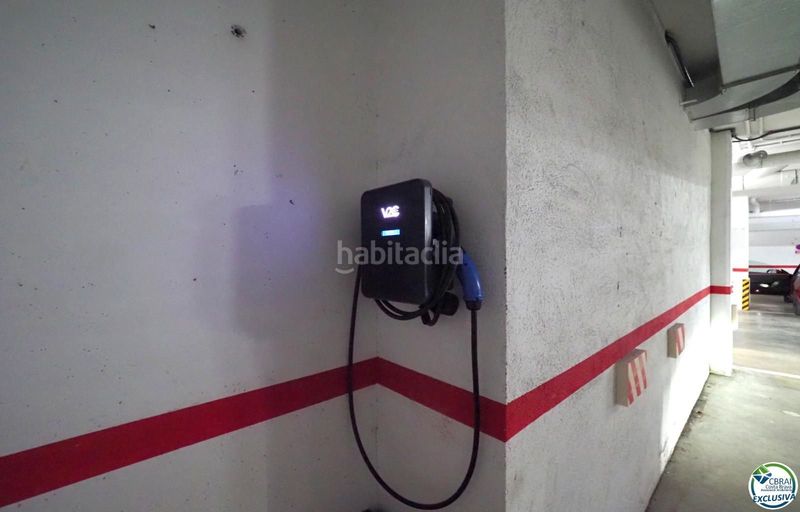 Foto f2e8fb29-6cbd-4b1d-a02c-56753528f7c4. Pis amb calefacció aparcament a Centre Roses