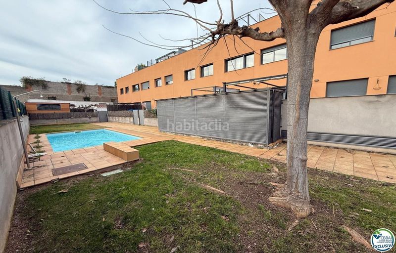 Foto bb86690f-b29e-47a9-b921-ff58e8faeff7. Dúplex amb aparcament piscina a Vilatenim Figueres