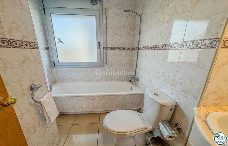 Foto e08ad089-b3fb-4e46-a67f-564fa7115a40. Apartament amb aparcament piscina a Santa Margarida Roses