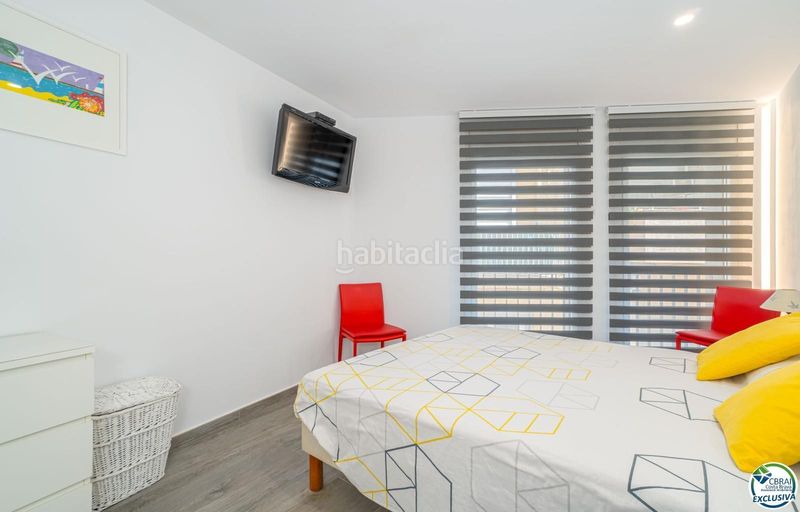 Foto dfa96194-eeef-48b2-a820-9a42c4a24060. Pis amb aparcament a Centre Roses