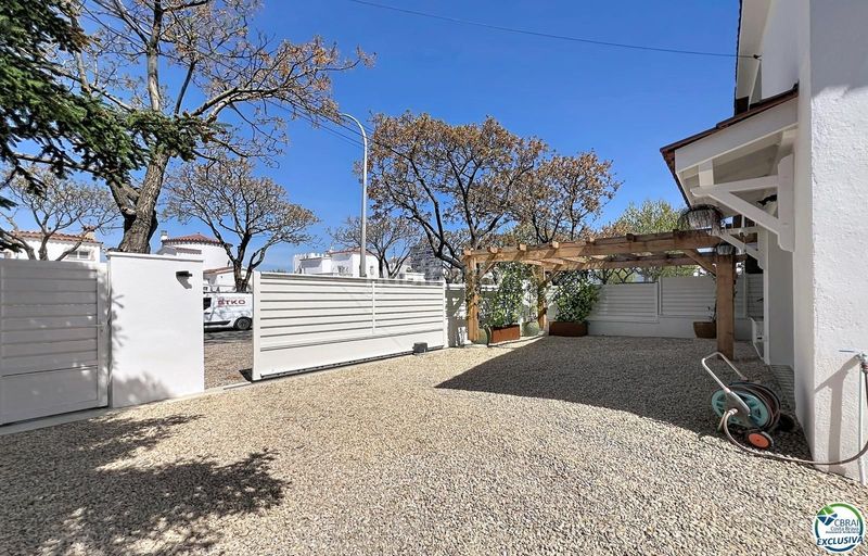 Foto fc7cfb4d-04d7-49f1-a083-b499e3c4315d. Casa a Peni Empuriabrava