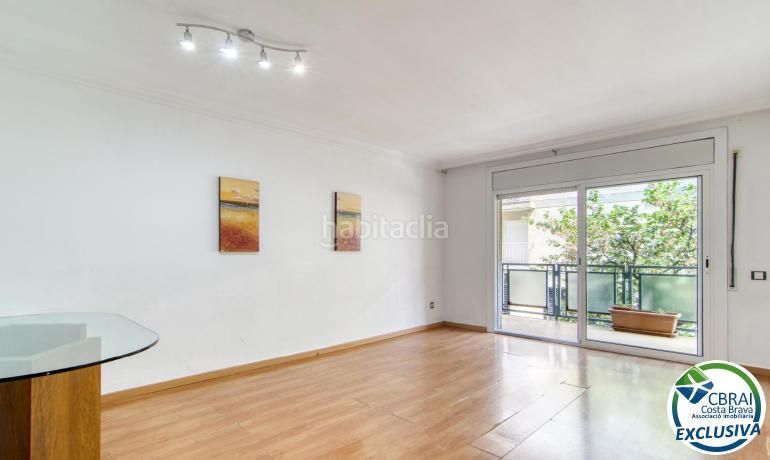 Foto f9b2952b-d3f1-42bc-9e9e-4e4a2566ac3a. Apartament amb calefacció a Centre Roses