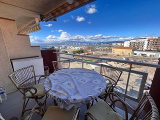 Pis  Plaza carles fages climent. Port roses  acogedor apartamento de dos dormitorios con terraza,