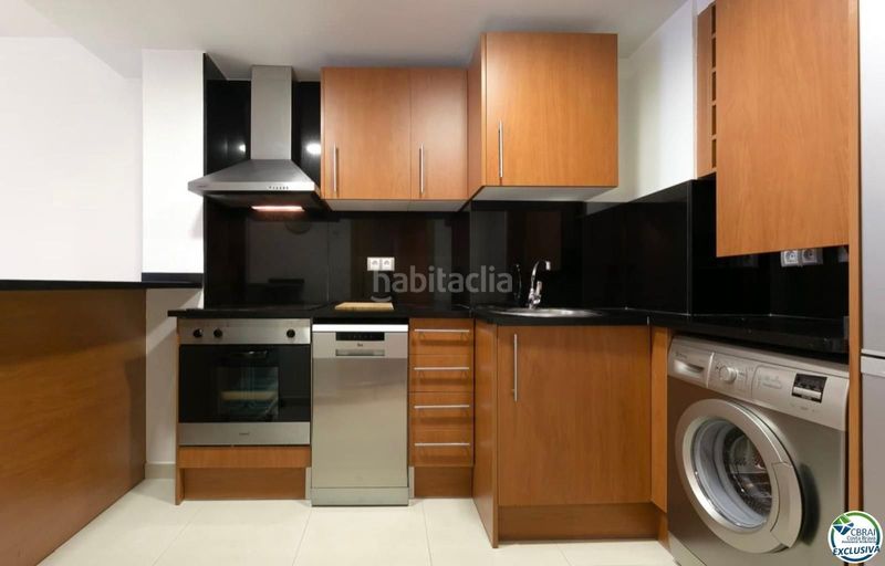 Foto 447db174-20da-41d1-a0fb-b5572dac60e3. Pis amb aparcament a Centre Roses