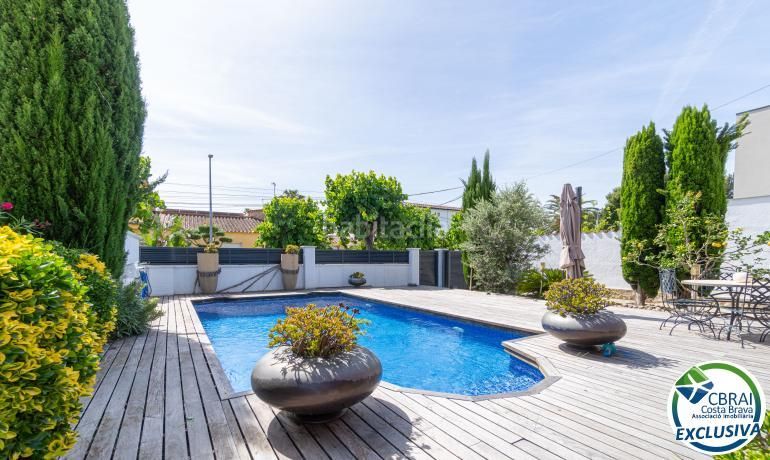 Foto 11c8a712-3703-4049-91c2-8e2a1ae1b1d7. Casa amb aparcament piscina a Peni Empuriabrava
