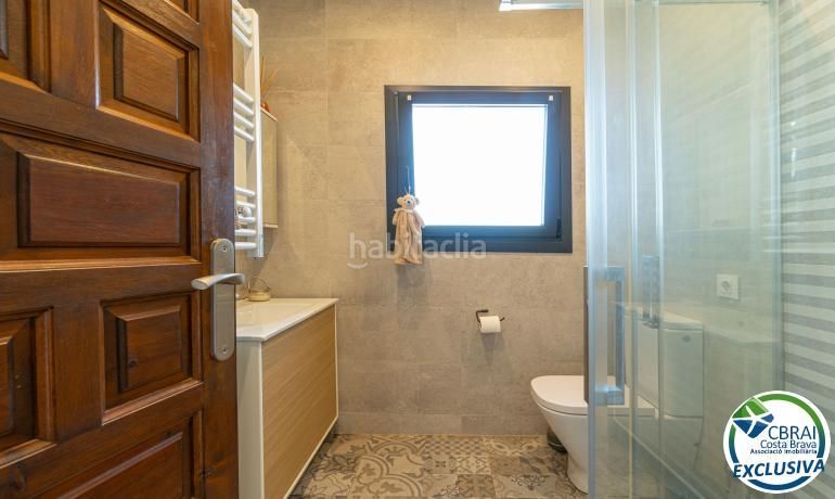 Foto 43dbfada-e865-4bf8-9cc4-1e7b4d5abc4d. Casa amb aparcament piscina a Peni Empuriabrava