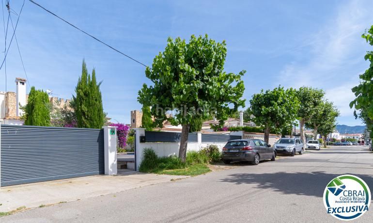 Foto 4b1acbd8-a6d1-4a95-8d27-6d3ad39a2bea. Casa amb aparcament piscina a Peni Empuriabrava