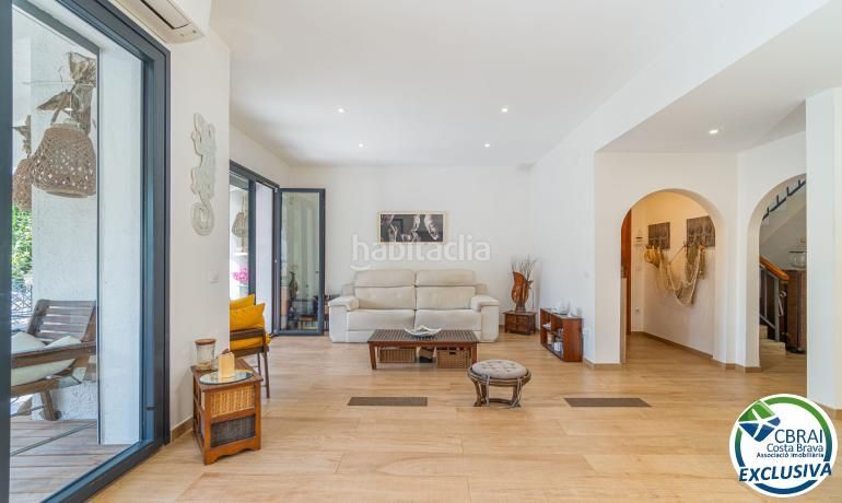 Foto af1068d7-a330-4ef5-a604-f4b00c67fb74. Casa amb aparcament piscina a Peni Empuriabrava