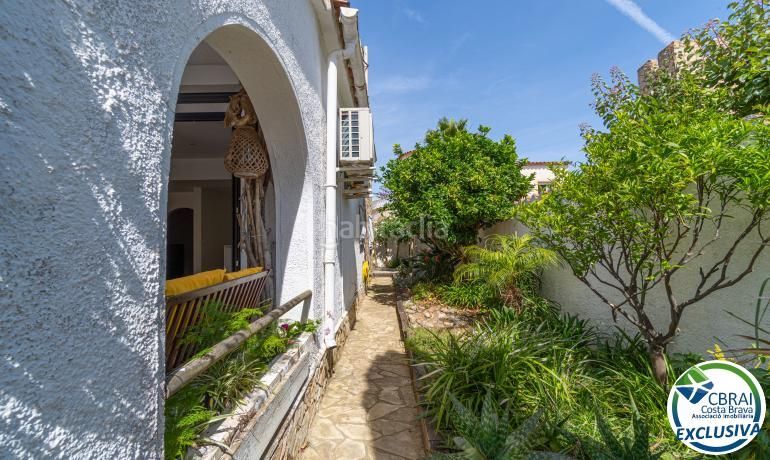 Foto e30b7423-ede2-4e97-8c84-97a182ff3d60. Casa amb aparcament piscina a Peni Empuriabrava