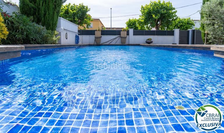 Foto eae16147-bec0-4636-a5ed-38b201f741b0. Casa amb aparcament piscina a Peni Empuriabrava