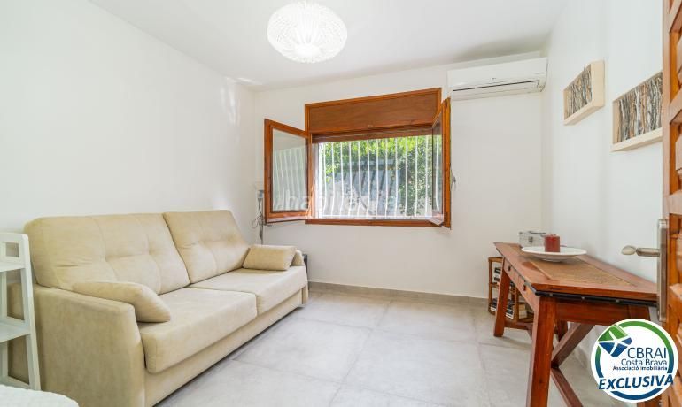 Foto fd2c6ac8-bef7-4d3a-a71b-8e2fd0f52bb1. Casa amb aparcament piscina a Peni Empuriabrava