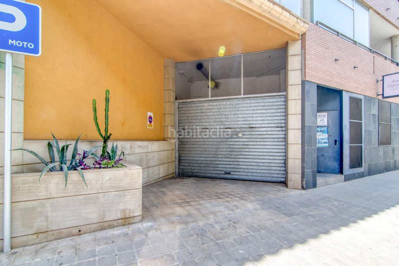 Foto dd194d40-630d-4e34-bc66-2e06833b0c16. Aparcament cotxe a Centre Roses