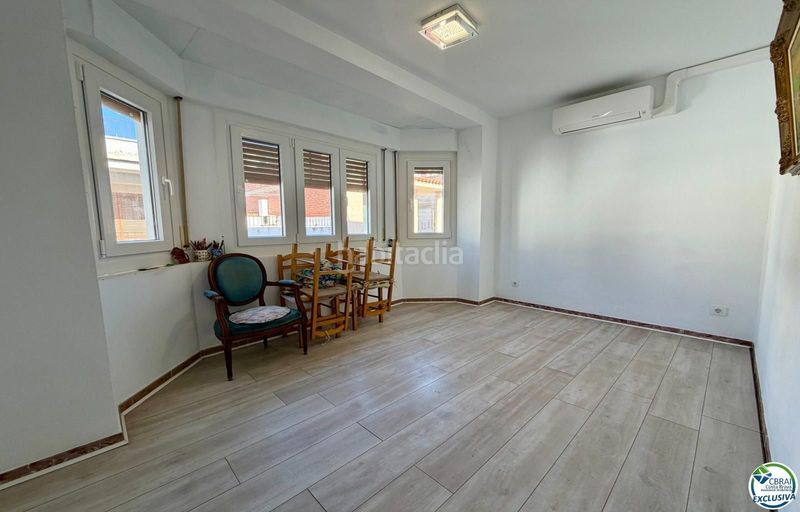 Foto f0bf1702-dce6-4a72-b583-4c22d13d09f9. Apartament a Centre Roses