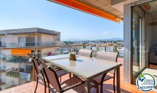 Apartament  Santa margarida. Luminoso �tico con terraza, piscinas, parking y trastero en sant