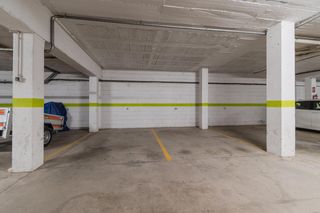 Car parking  Polígono constitucio. Plazas de parking amplias en palau saverdera