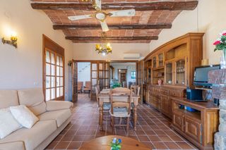 Maison  Empuries. Casachalet independiente de estilo rústico, en bon relax, sant p