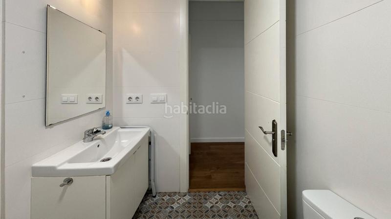 Foto 39ecf564-af86-4570-9c97-ae00ab7a429f. Miete studiowohnung in avenida presidente adolfo suárez 16 in Sevilla