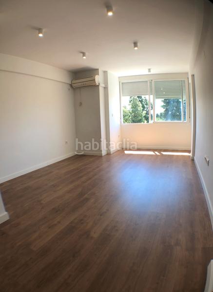 Foto f22bcd84-9706-4ffe-8188-460f2d94c780. Miete studiowohnung in avenida presidente adolfo suárez 16 in Sevilla