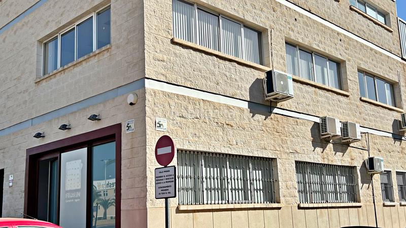 Foto 54ac310b-80e2-4460-b3b7-6eea50499b1e. Rent office space in calle juan de la cierva 25 in Elche / Elx