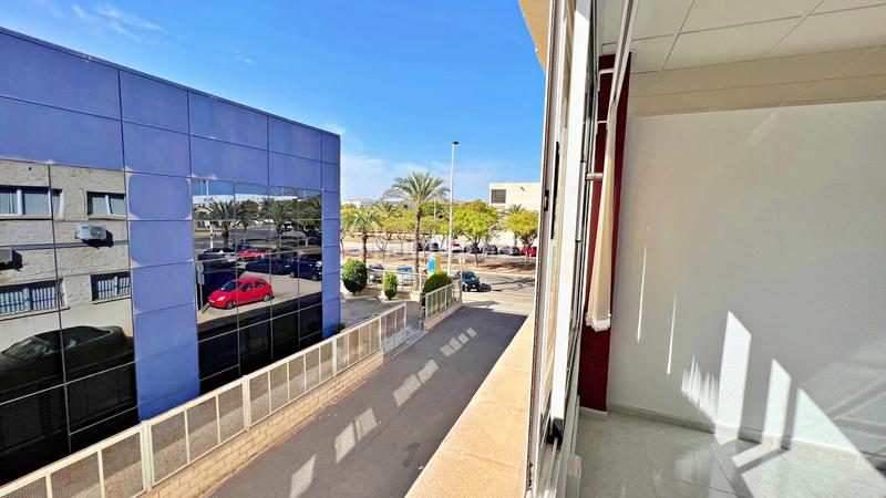 Foto c17d3551-5058-49c0-8514-8dcf929beccc. Rent office space in calle juan de la cierva 25 in Elche / Elx