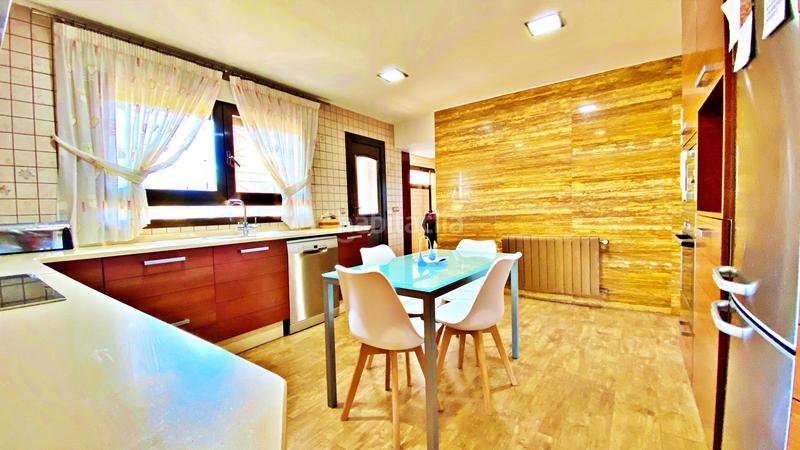 Foto 40767333-c38d-46fe-8d2e-ef7685951c3b. Chalet with fireplace heating pool in Almajada-Ravel Mutxamel