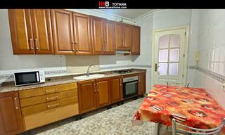 Etagenwohnung in Totana. Piso de tres dormitorios en zona mercadona