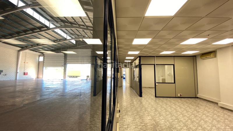 Foto 20ccf655-0612-4375-a548-b7cc772152a0. Local comercial nave industrial las atalayas, acceso desde tres calles en Alicante