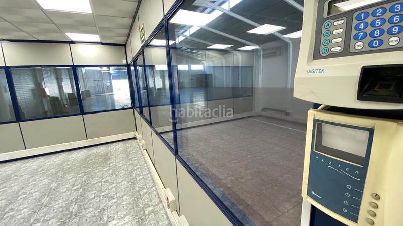 Foto 2afb42fb-3d30-453a-bef3-073a63938eec. Local comercial nave industrial las atalayas, acceso desde tres calles en Alicante