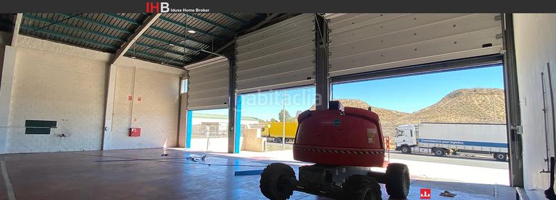 Foto 4edcbcbf-b2f9-4fdd-888b-a686794c5bcb. Local comercial nave industrial las atalayas, acceso desde tres calles en Alicante