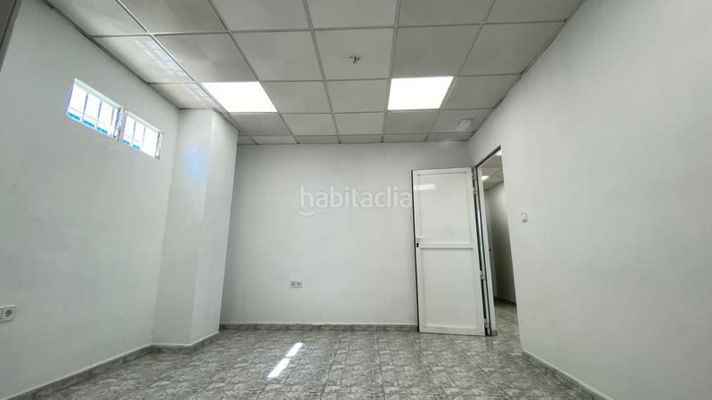 Foto 518b4cfc-b054-4ace-8b35-d10c96a11ff8. Local comercial nave industrial las atalayas, acceso desde tres calles en Alicante