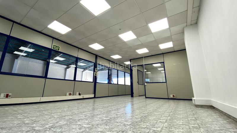 Foto 8dcc8f4d-5bc8-4a9d-869f-47522ab124af. Local comercial nave industrial las atalayas, acceso desde tres calles en Alicante