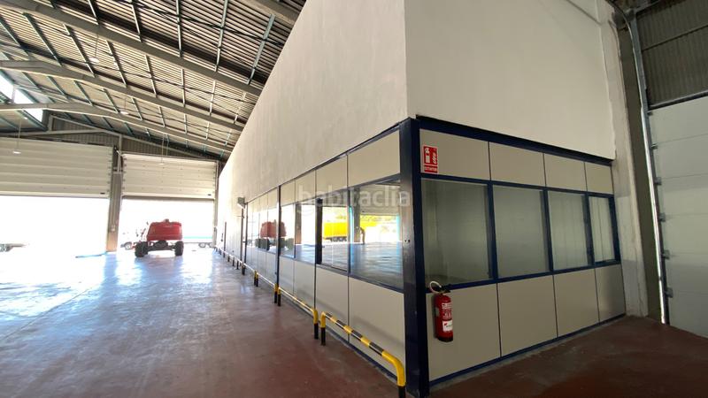 Foto 92f19e2d-a84b-4e6a-878e-55961b0c0602. Local comercial nave industrial las atalayas, acceso desde tres calles en Alicante