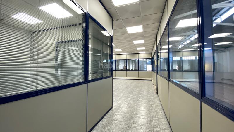 Foto b61fdae0-364e-44f3-be3b-7f4851256d94. Local comercial nave industrial las atalayas, acceso desde tres calles en Alicante