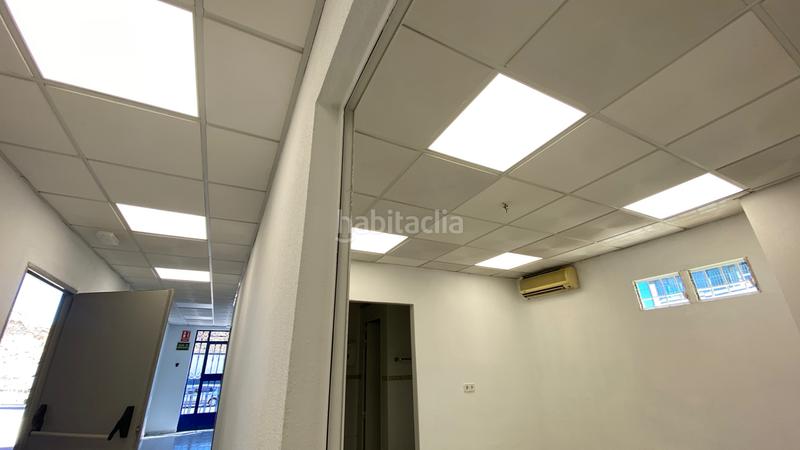 Foto bf4517ac-826f-43a4-844f-8c4f86fe51a8. Local comercial nave industrial las atalayas, acceso desde tres calles en Alicante