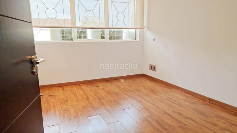 Foto db4f4a8f-f345-42d3-847e-6c5bc369eefe. Oficina  grande con entrada independiente en Alicante