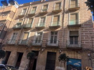 Edifici a Casco Antiguo. Edificio de 3 plantas y local comercial en el casco antiguo de c