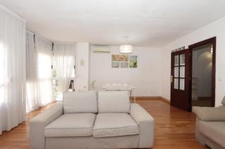 Pis a Ensanche. Inmocartago vende bonito, luminoso y reformado piso en pleno ang