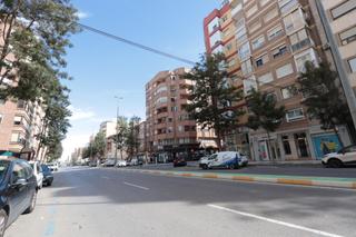 Piso en Ensanche. Inmocartago vende para reformar   piso muy luminoso en pleno ang